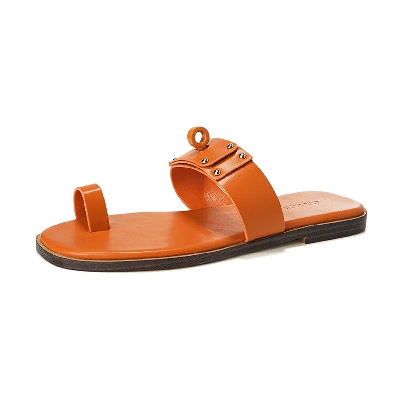 2026New Summer Style Toe-Loop Flat Sandals for Women with Buckle Strap, Roman Beach Slippers, Fashionable Slide Sandals