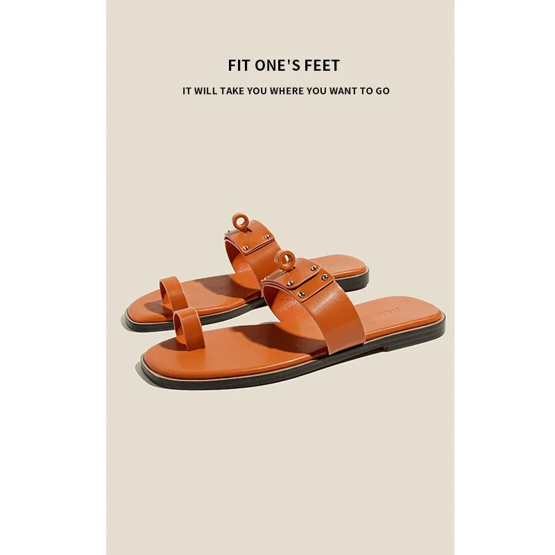 2026New Summer Style Toe-Loop Flat Sandals for Women with Buckle Strap, Roman Beach Slippers, Fashionable Slide Sandals